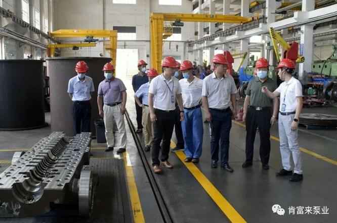 董事长、总经理陈迪，党委副书记黎宇明陪同调研组一行参观开云在线登录app官网-开云(中国)展览室